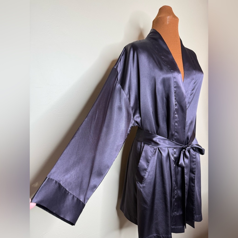 Victoria's Secret Navy Blue Satin Robe One Size Tie Attached Belt Long Sleeve - Picture 3 of 8